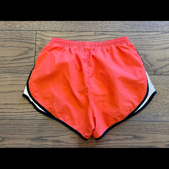 ❌❌SOLD❌❌ LADIES’ NIKE DRI FIT ORANGE, BLACK & WHITE RUNNING SHORTS . SIZE M - Picture 3 of 4